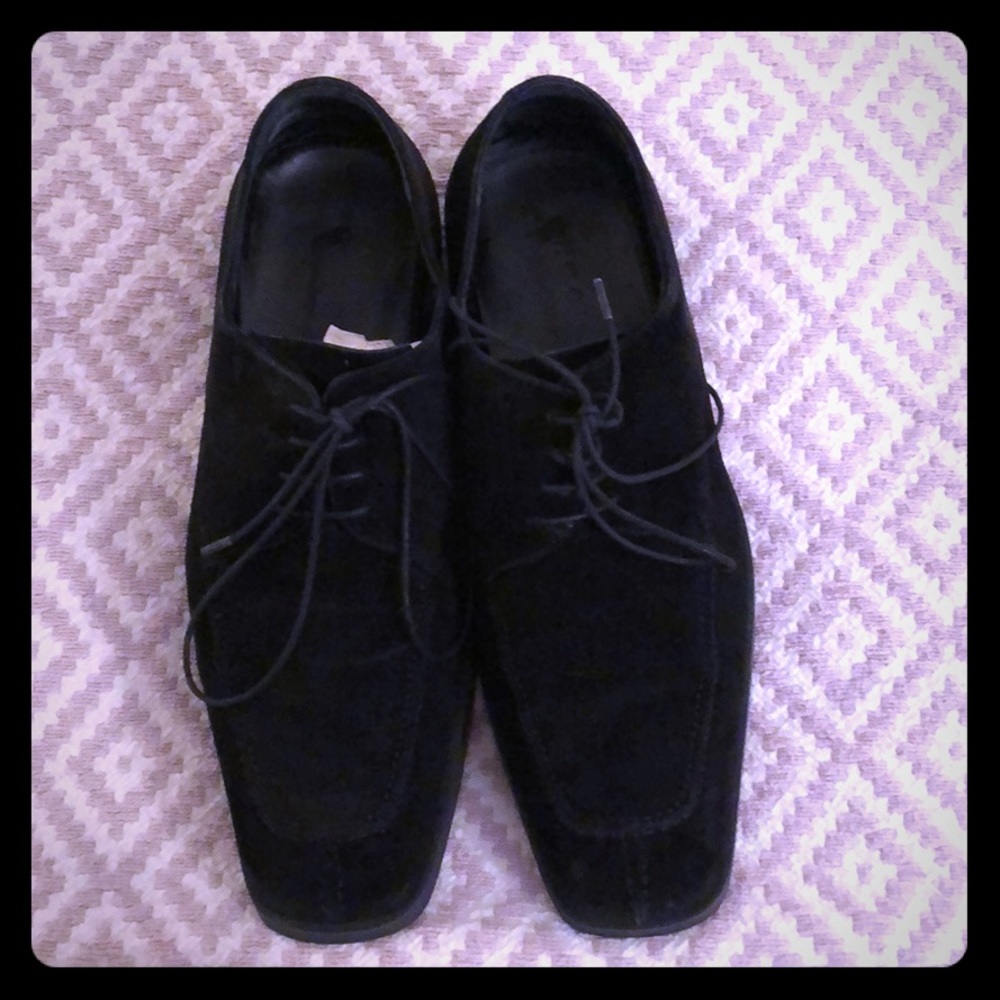 Beautiful authentic men’s suede lace up Gucci shoe
